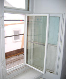 Vorsatzfenster im geffneten Zustand von Innen